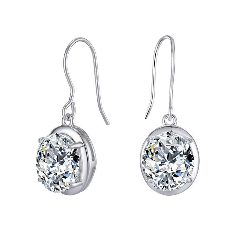 Minimalist, Niche-design Oval Stud Earrings with A Dazzling Sparkle. Effortlessly Chic, These Understated Earrings Exude A Sophisticated and Modern Vibe