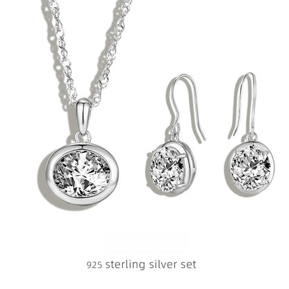 Minimalist, Niche-design Oval Stud Earrings with A Dazzling Sparkle. Effortlessly Chic, These Understated Earrings Exude A Sophisticated and Modern Vibe