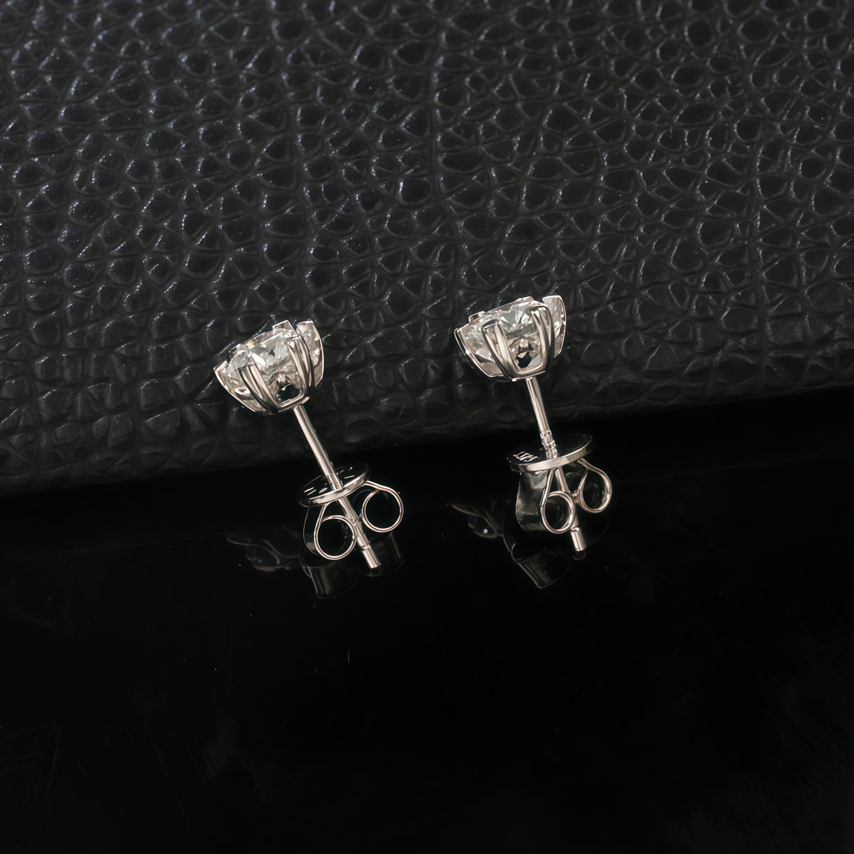 1ctw Round Lab-Grown Diamond Heart 6-Prong Stud Earrings | Dapaza