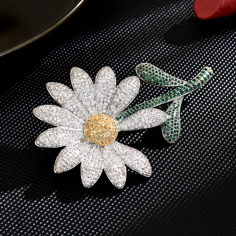 Dapaza Versatile Daisy Brooch Corsage