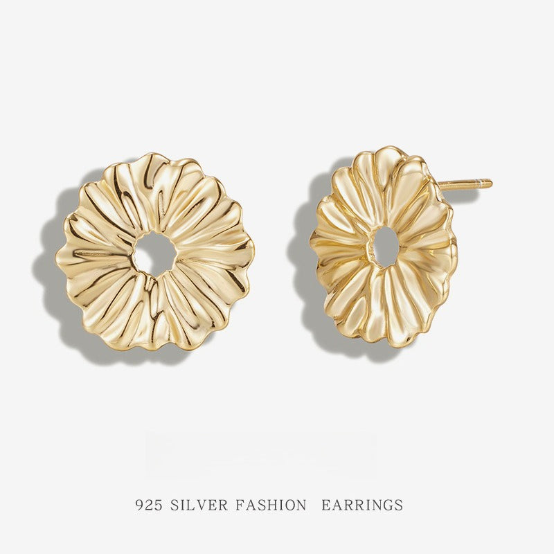 Elegant and Sophisticated S925 Sterling Silver Daisy Stud Earrings, Minimalist Style, New and Unique Design