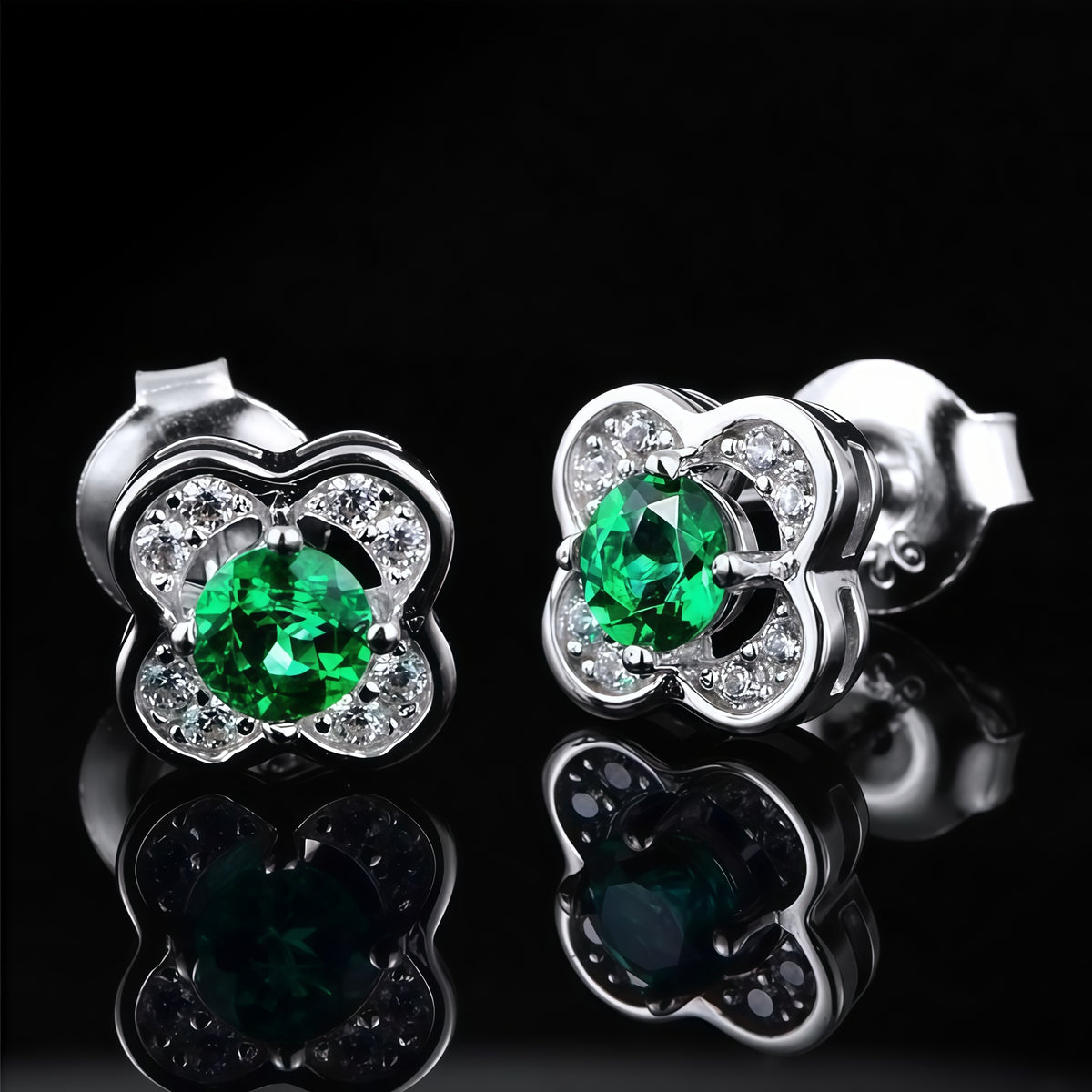 Dainty Clover 0.45CT Lab-Grown Emerald Stud Earrings - 925 Sterling Silver - Dapaza Jewelry