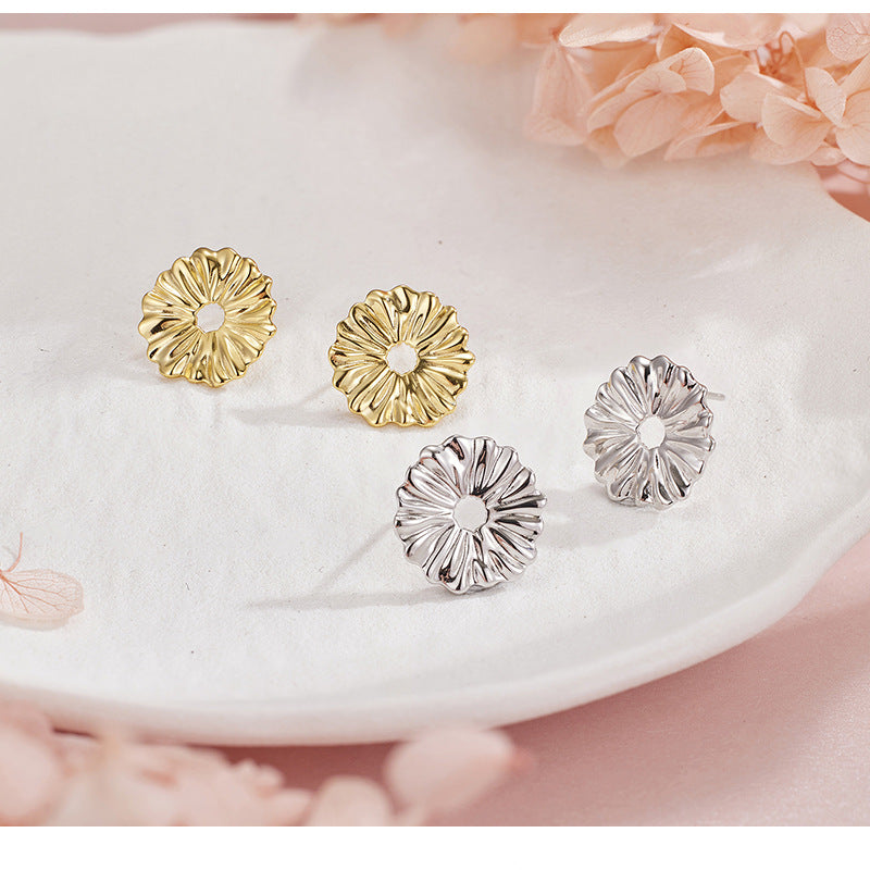 Elegant and Sophisticated S925 Sterling Silver Daisy Stud Earrings, Minimalist Style, New and Unique Design