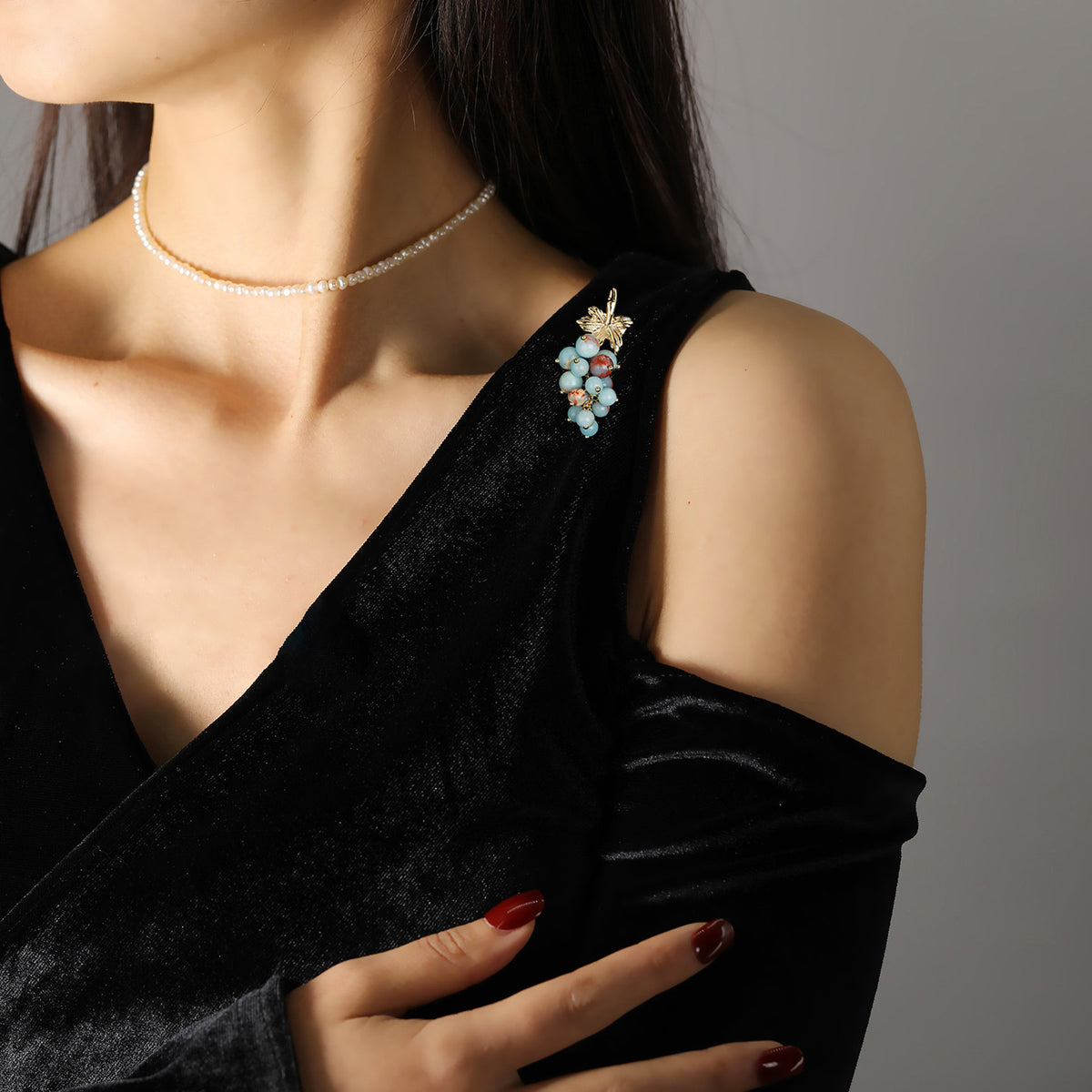 Tianhe Stone Grape Brooch Coat Anti-light Corsage Accessories