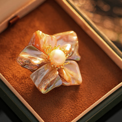 Dapaza Shaped Baroque Shell Natural Freshwater Pearl Five Leaf Flower Brooch
