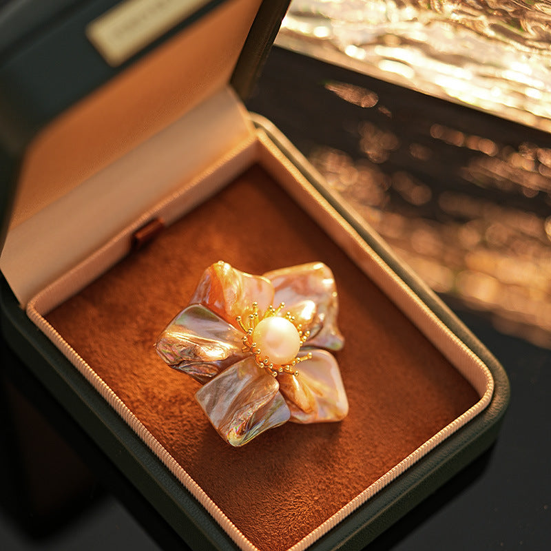 Dapaza Shaped Baroque Shell Natural Freshwater Pearl Five Leaf Flower Brooch