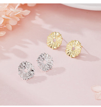 Elegant and Sophisticated S925 Sterling Silver Daisy Stud Earrings, Minimalist Style, New and Unique Design