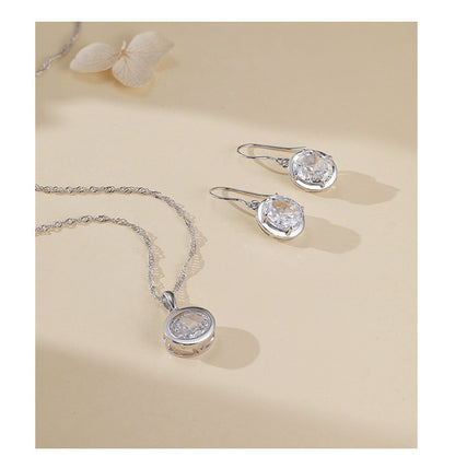 Minimalist, Niche-design Oval Stud Earrings with A Dazzling Sparkle. Effortlessly Chic, These Understated Earrings Exude A Sophisticated and Modern Vibe