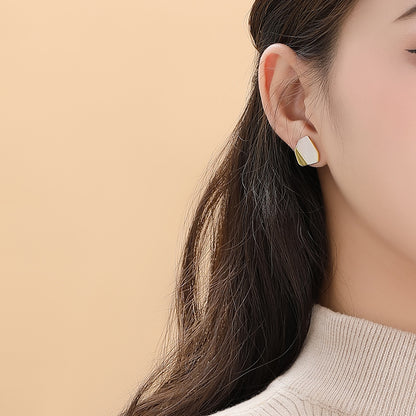 Dapaza S925 sterling silver with irregular white mother shell stud earrings