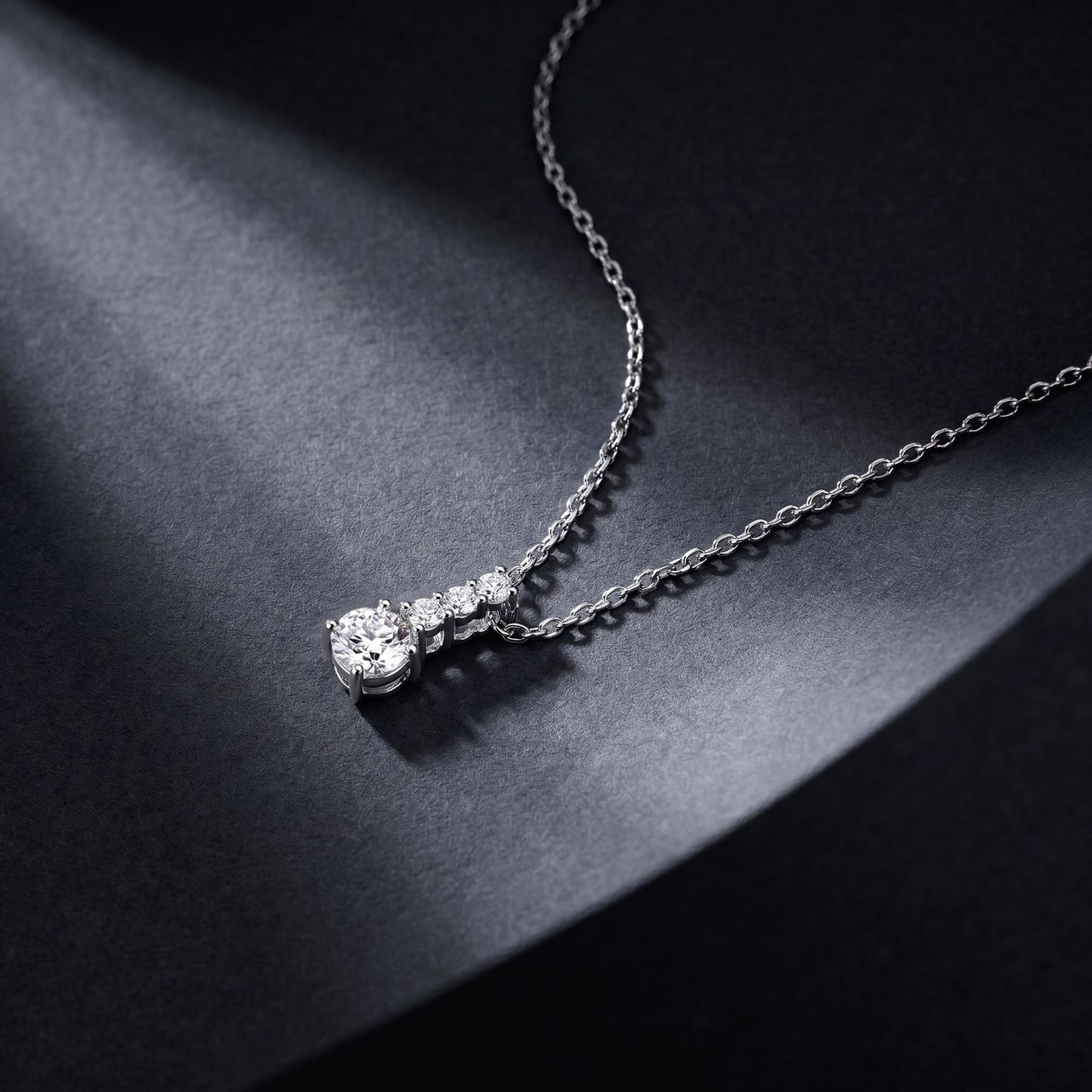 Minimalist HPHT Lab Grown Diamond Pendant Necklace in S925 Sterling Silver | Elegant Everyday Fine Jewelry