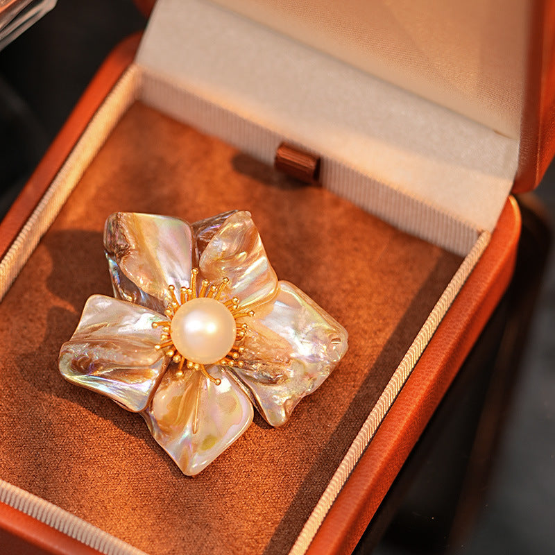 Dapaza Shaped Baroque Shell Natural Freshwater Pearl Five Leaf Flower Brooch