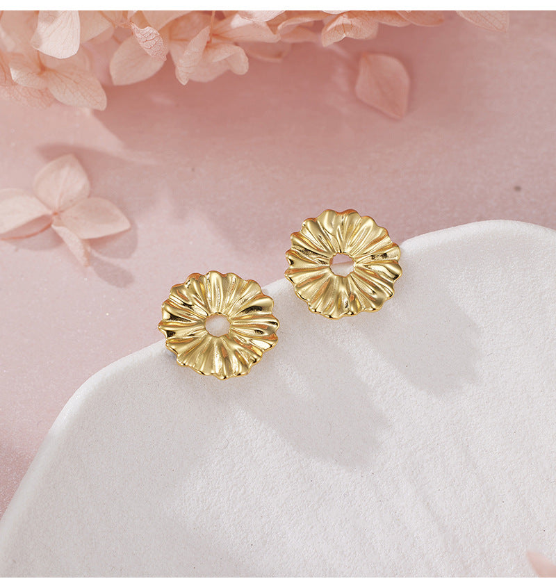 Elegant and Sophisticated S925 Sterling Silver Daisy Stud Earrings, Minimalist Style, New and Unique Design