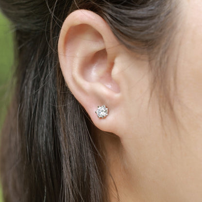 1ctw Round Lab-Grown Diamond Heart 6-Prong Stud Earrings - S925 Silver