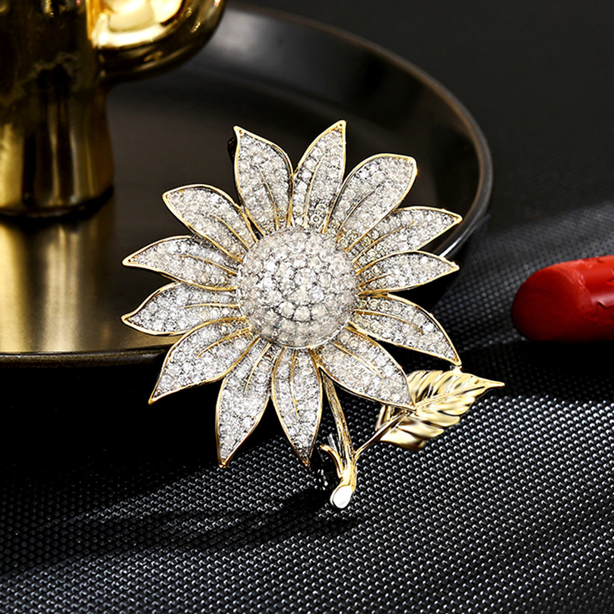 Dapaza  Elegant Sunflower Flower Pin Brooch