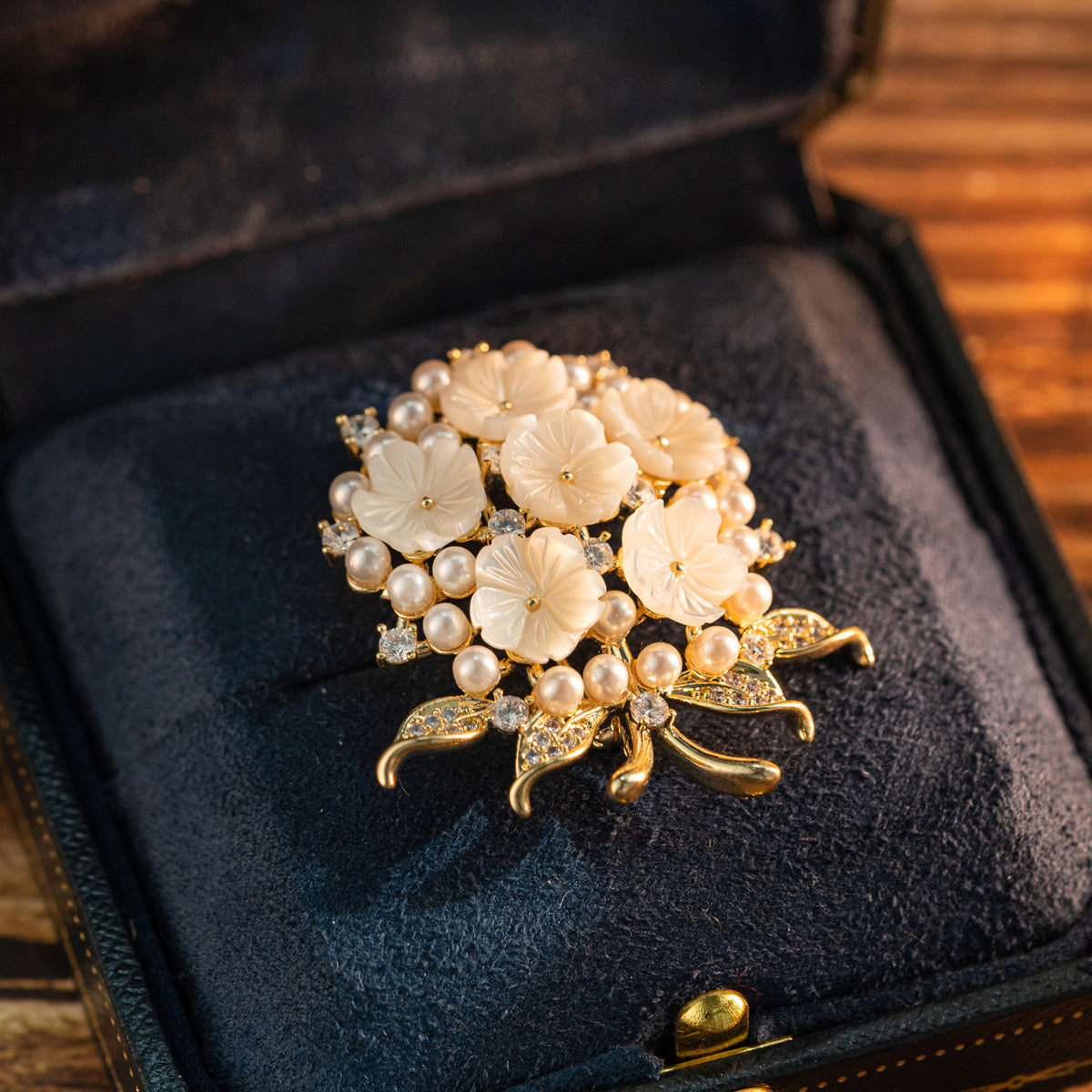 Zircon Natural Shell Pearl Fashion Women's Coat Brooch Accessories