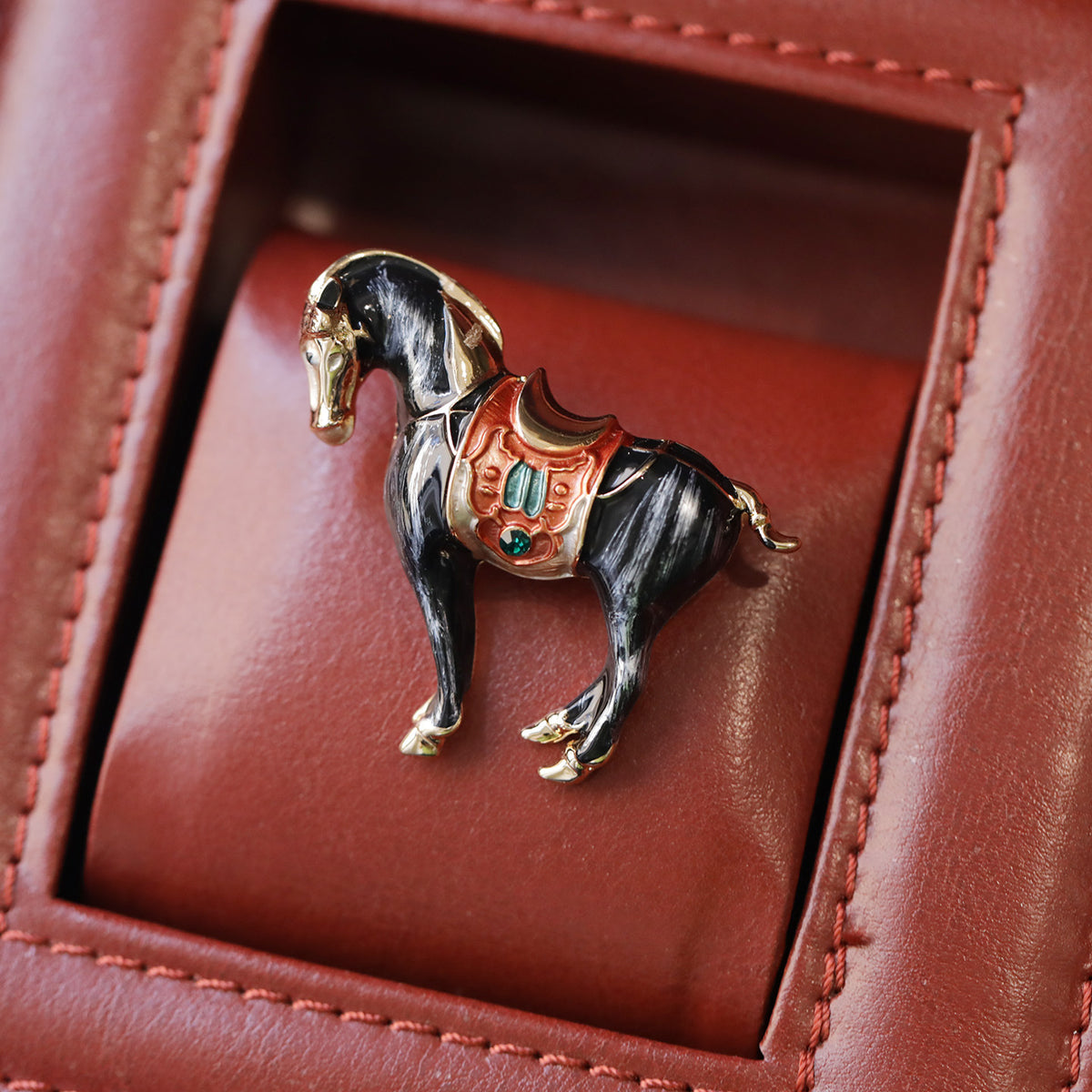Painted Oil Blue Horse Brooch, Diamond Set, BMW Corsage, Men's Personalized Clothing Accessories Pin Gift