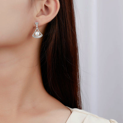 S925 Sterling Silver Australian White Shell Pearl Earrings - Luxurious, High-end Design, Exquisite Stud Earrings for Dresses