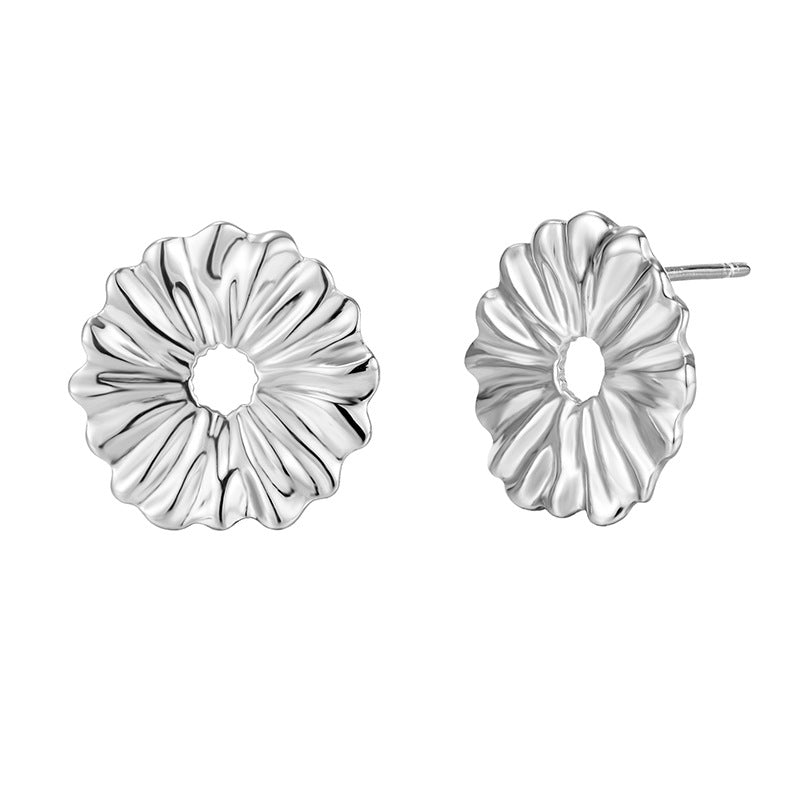 Elegant and Sophisticated S925 Sterling Silver Daisy Stud Earrings, Minimalist Style, New and Unique Design