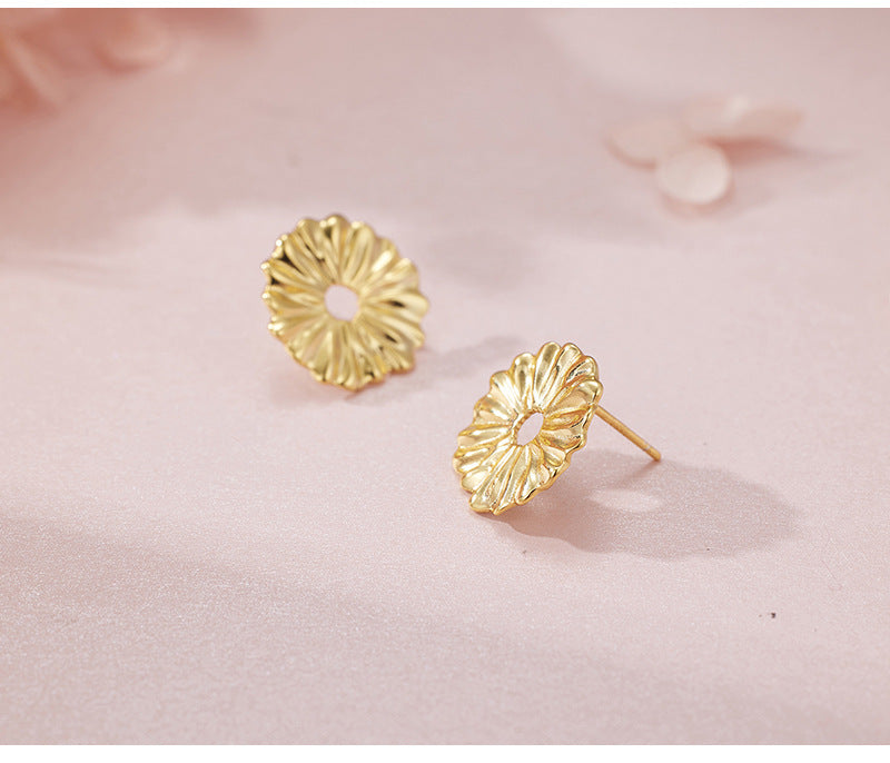 Elegant and Sophisticated S925 Sterling Silver Daisy Stud Earrings, Minimalist Style, New and Unique Design