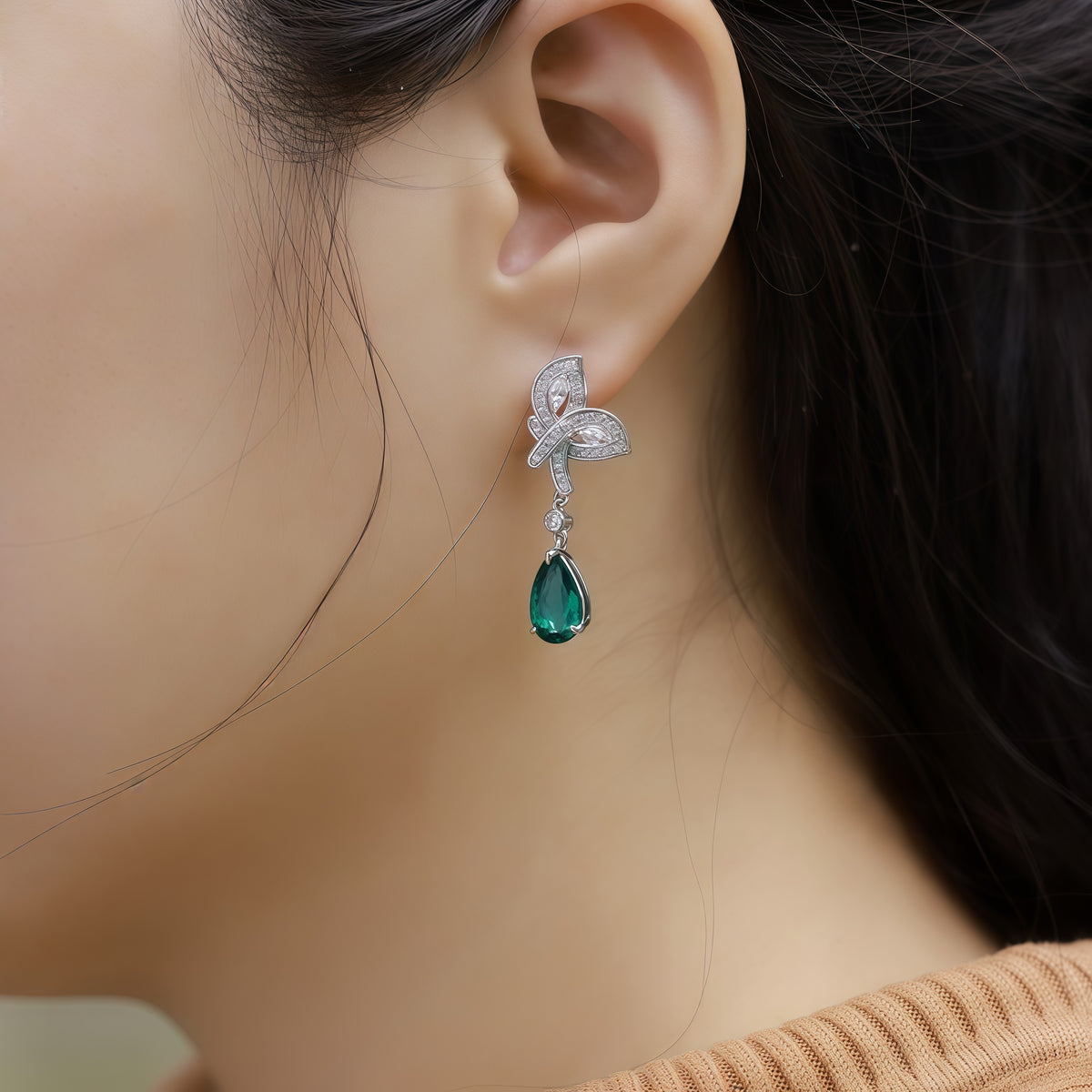 Vintage Teardrop: Elegant Pear-Cut Lab-Grown Emerald Drop Earrings | 925 Silver | Dapaza