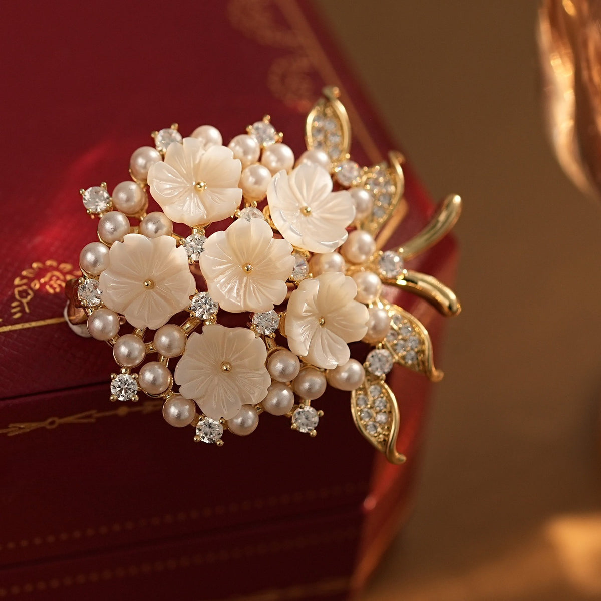 Zircon Natural Shell Pearl Fashion Women's Coat Brooch Accessories